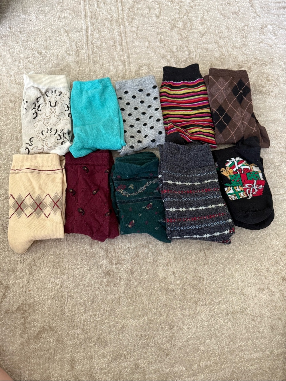 Lot of 10 pairs women's patterned thin socks